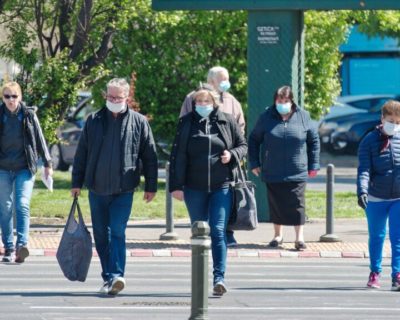 Masques jetés dans la rue: quel impact sur l’environnement ?